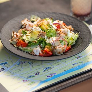 Obrok salata sa ćuretinom i ananasom