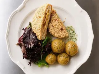 Котлета кордон блю з молодою картоплею (305g)