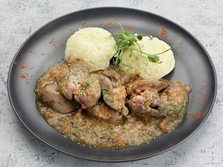 Wątróbka drobiowa z purée ziemniaczanym Куряча печінка з пюре (410g)