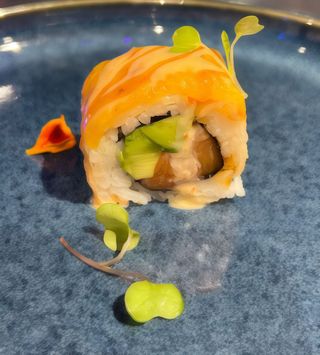 158.Salmón cheddar roll (8 uds.)