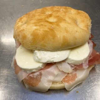 FOCACCIA prosciutto crudo e mozzarella 