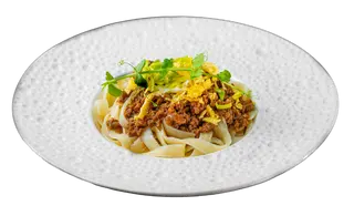 090. Noodles cinesi al ragù