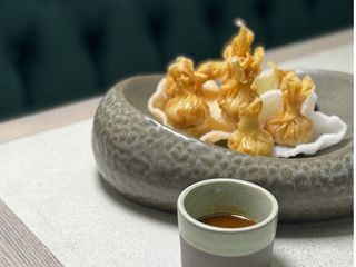 Смажені вонтони з креветкою та куркою (130g)