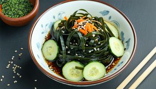 Салата Гома уакаме (140г)