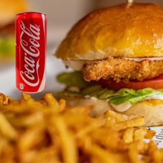 Пилешки бургер + Coca-Cola ( 330 ml)
