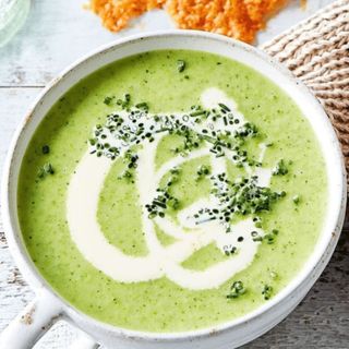 Zupa ze świeżych brokułów