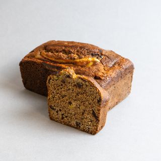 Porción bizcocho plátano, chocolate y yogurt 