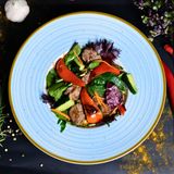 Salată caldă cu mușchiuleț de vită