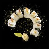 Урамаки с хрупкава кожа от сьомга (8бр)