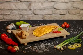 Omlet sa sirom i šunkom