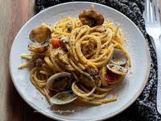 Linguine con vongole e bottarga