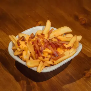 Cartofi prajiti cu sos cheddar si guanciale