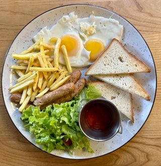 Ковбаски смажені з яєчнею (410гр)