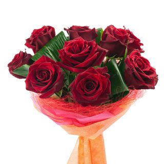 Buchet cu 9 trandafiri roșii și frunze Aspidistra