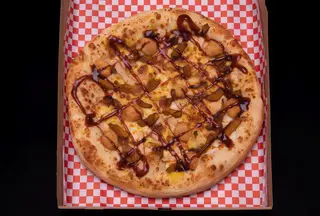 Pizza Explosión de Pollo by Rooster Bite (Mediana)