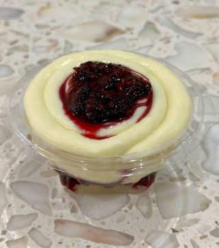 Bolo no Pote 4 Leites com Frutos Vermelhos