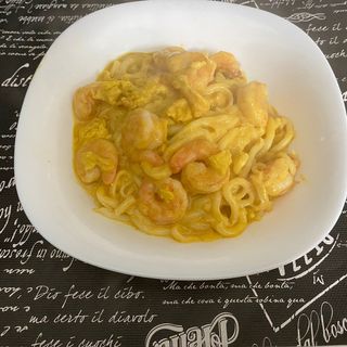 Udon di gamberetti al curry