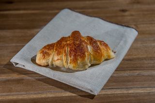 Croissant cu cascaval