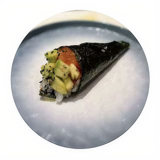 138. Temaki tartar de salmón