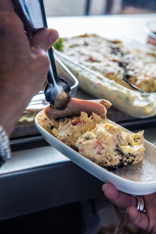Ensaladilla rusa con ventresca de atún. 