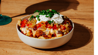 LOADED FRIES Z SZARPANĄ WIEPRZOWINĄ