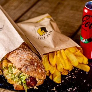 Meniu Kasekrainer Wurstmania Wurstger & cartofi fry'n dip & Coca-Cola