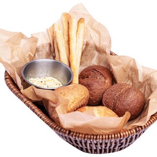 ХЛЕБНАЯ КОРЗИНА С ВКУСОВЫМ МАСЛОМ