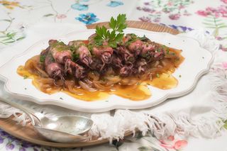 Chipirones encebollados