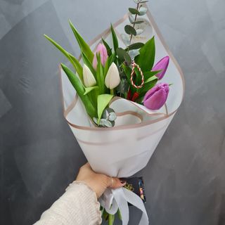 buchet 5  lalele roz si albe