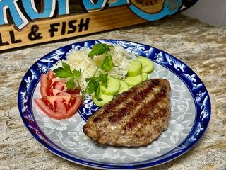 Пълнена плескавица с кашкавал