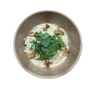 ВІвсянка з моцарелою,сиром дорблю та горіхами