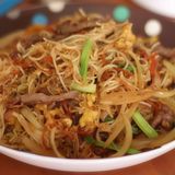 Fideos de arroz con ternera