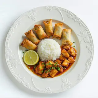 Rollo De Primavera, Arroz Frito Y Pollo Con Limón
