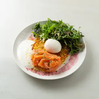 Rosti De Patatas, Huevo, Salmón, Nata Agria