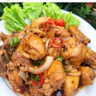 Demi Poulet Grillé Sauté Et Salade