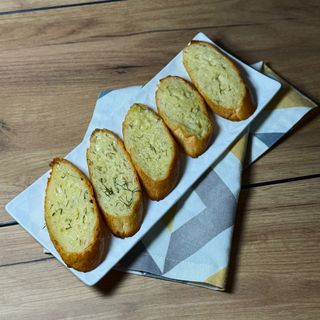 Чесночный хлеб 