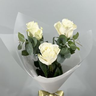 სამი თეთრი ვარდი 3023