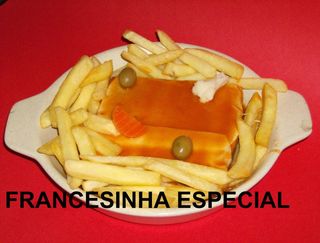 Francesinha Especial com Camarão e Ovo
