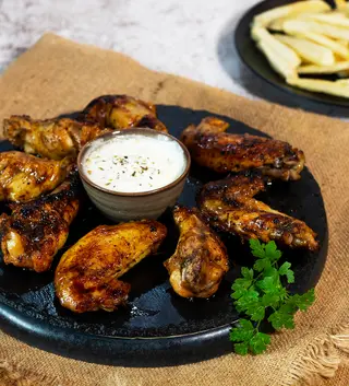 Tapa alitas adobadas