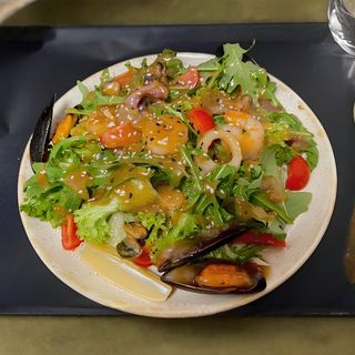 Салат із морепродуктами (300г)