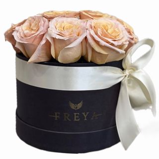 Cutie mica 11 trandafiri Sheenar