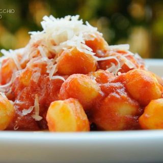Gnocchi alla sorrentina con passata di datterino, mozzarell