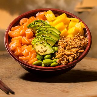 Salmón quínoa poke