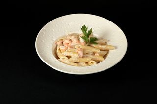 172 Pennette rosate con salmone, panna e prezzemolo