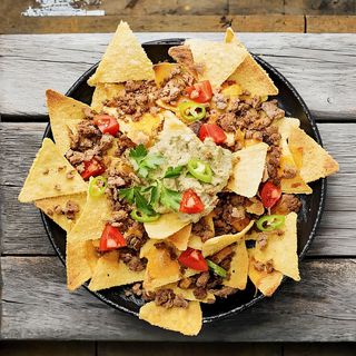 Салат з рваним м'ясом та тортилью (270г)