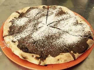Nutella, zucchero a velo e granella di pistacchio