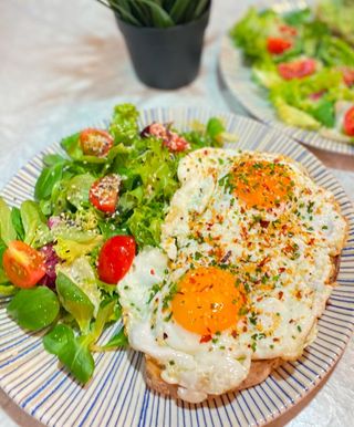 Fried Eggs Toast