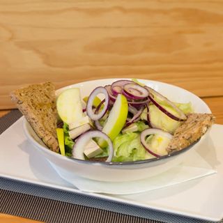 Salada de Tofu Fumado