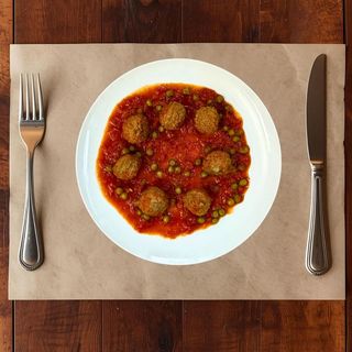 Polpette al sugo con piselli