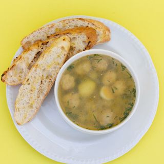 Supă cu chiftele de pui